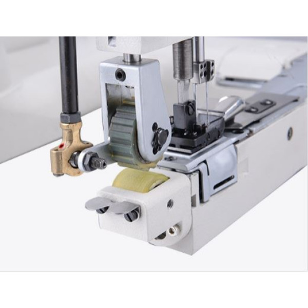 Jack JK-T9280D-73-2PL трехигольная швейная машина цепного стежка с П-образной платформой и сервоприводом